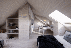 Dormitorio bajo techo inclinado con estanterías abiertas empotradas en madera.